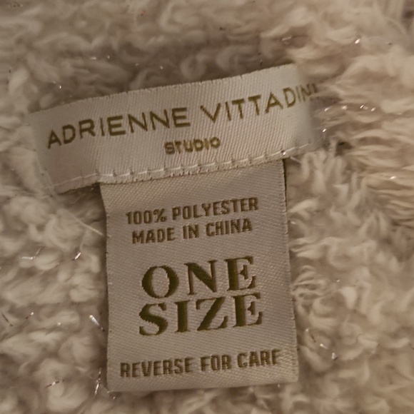 White Fuzzy Robe With Sparkles - Picture 4 of 4